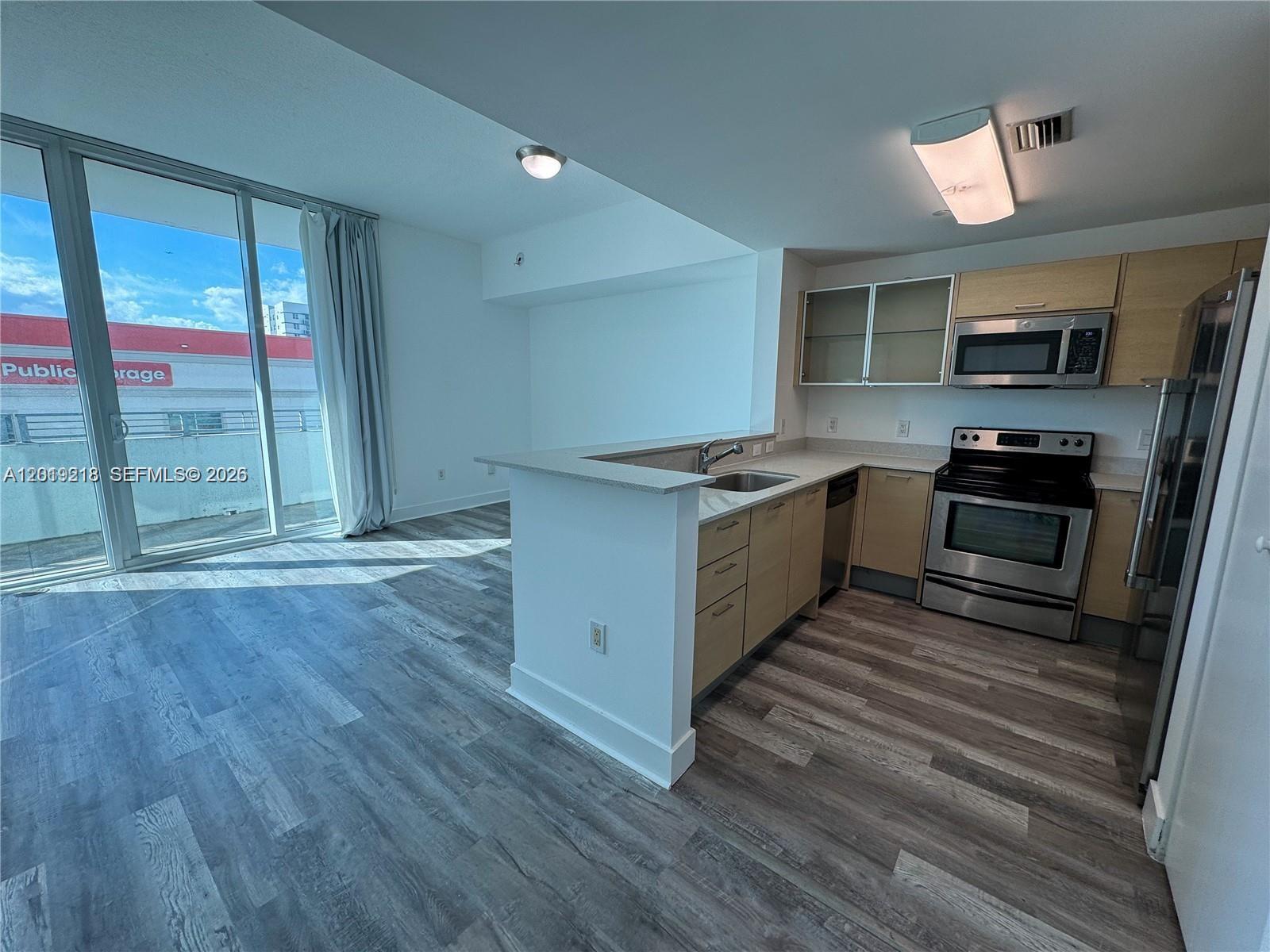 CITY 24 CONDO - Residential