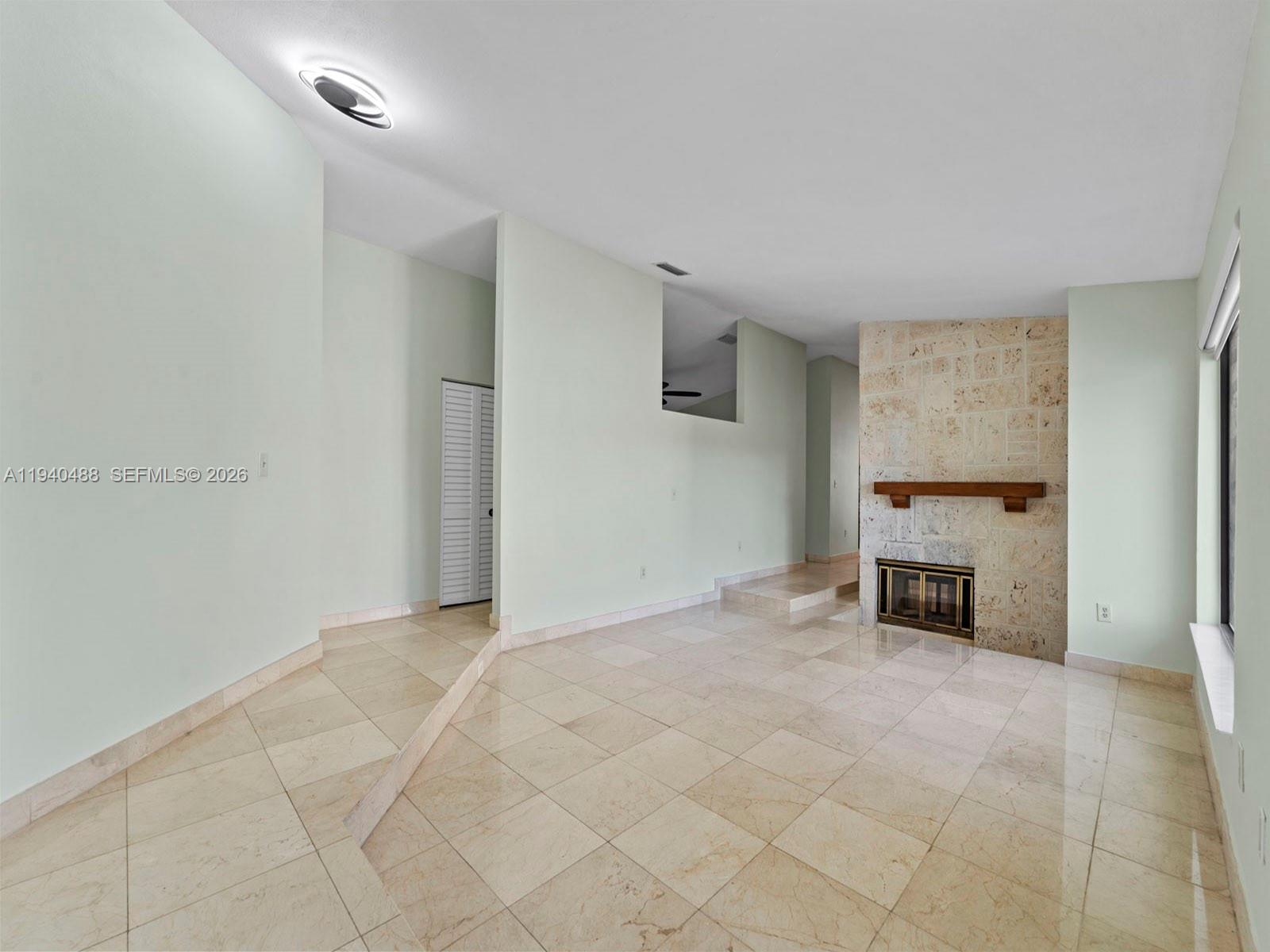 LINDGREN WEST - Residential