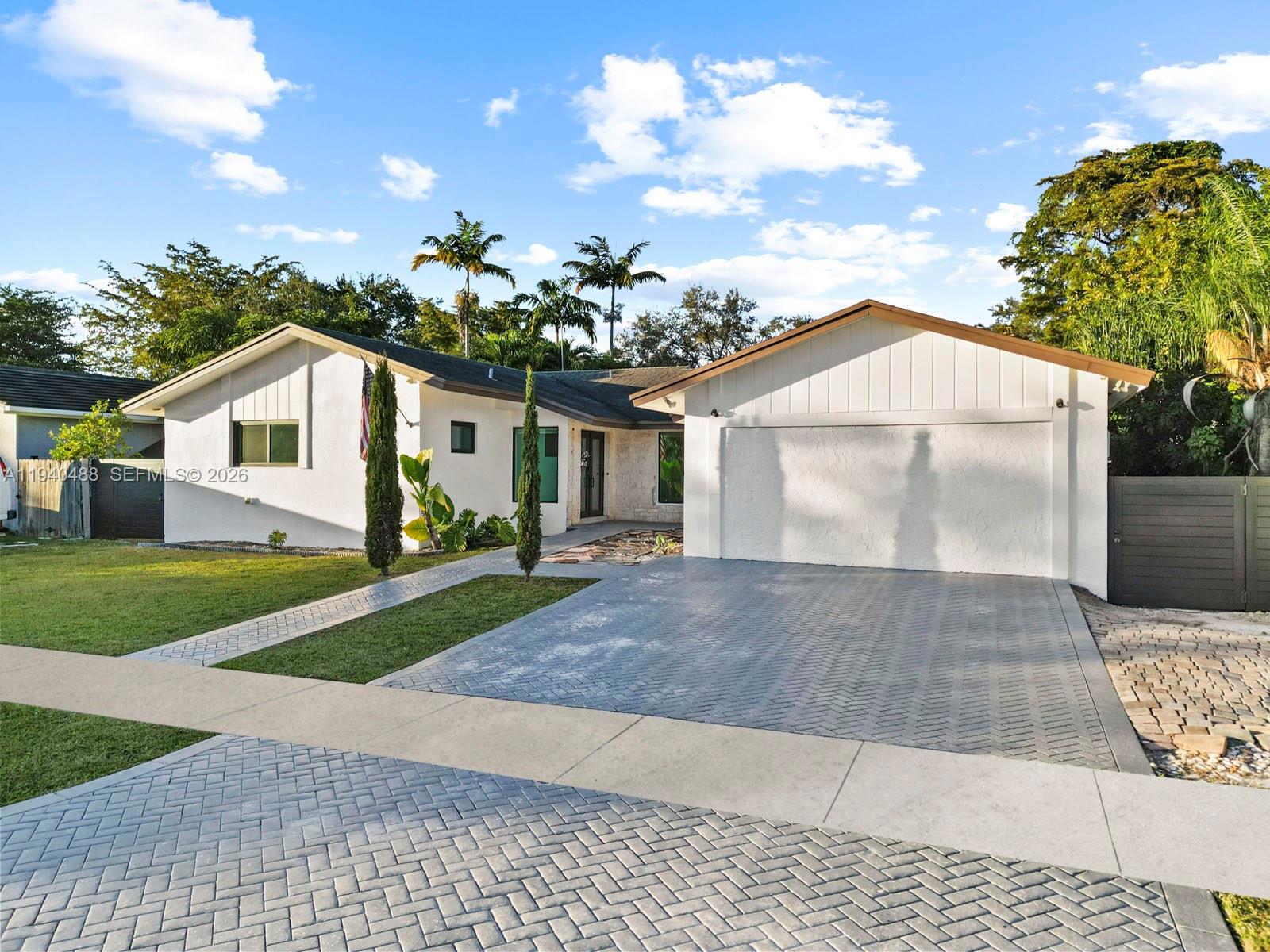 LINDGREN WEST - Residential