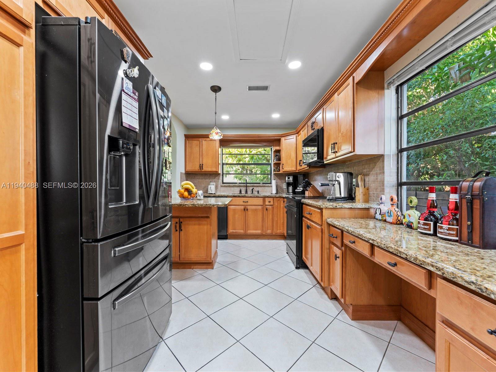 LINDGREN WEST - Residential