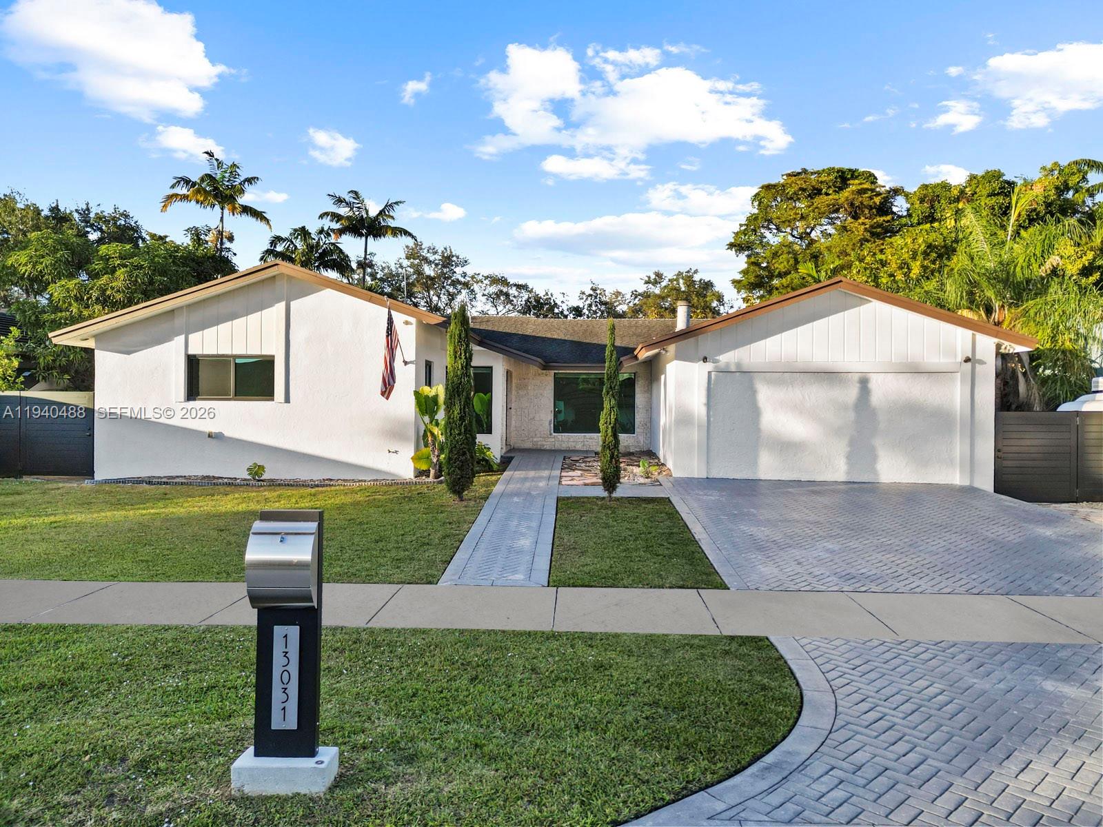 LINDGREN WEST - Residential