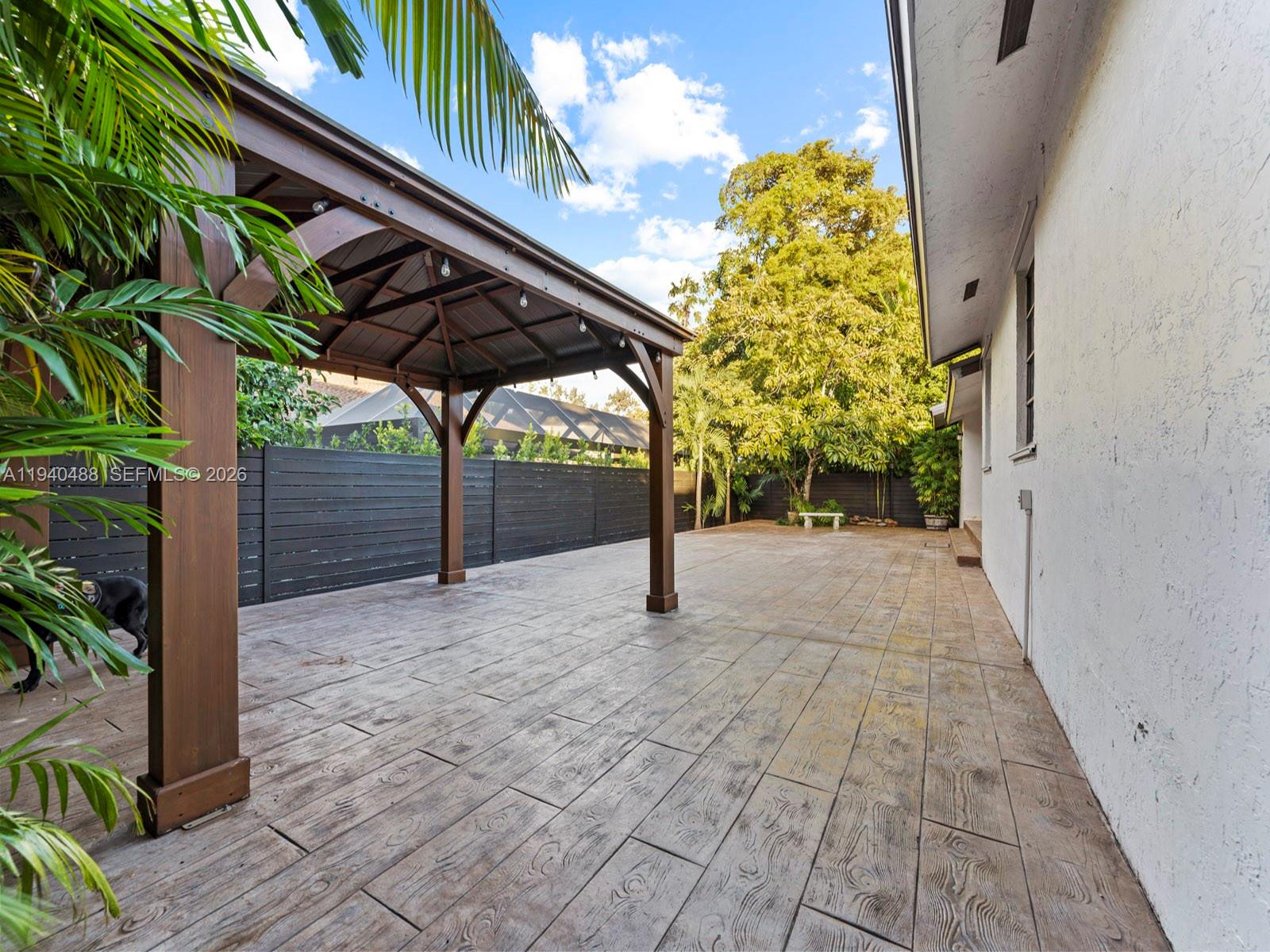 LINDGREN WEST - Residential