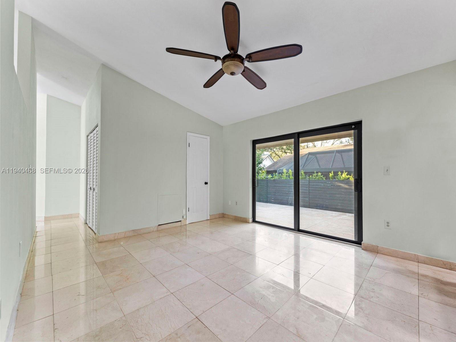 LINDGREN WEST - Residential