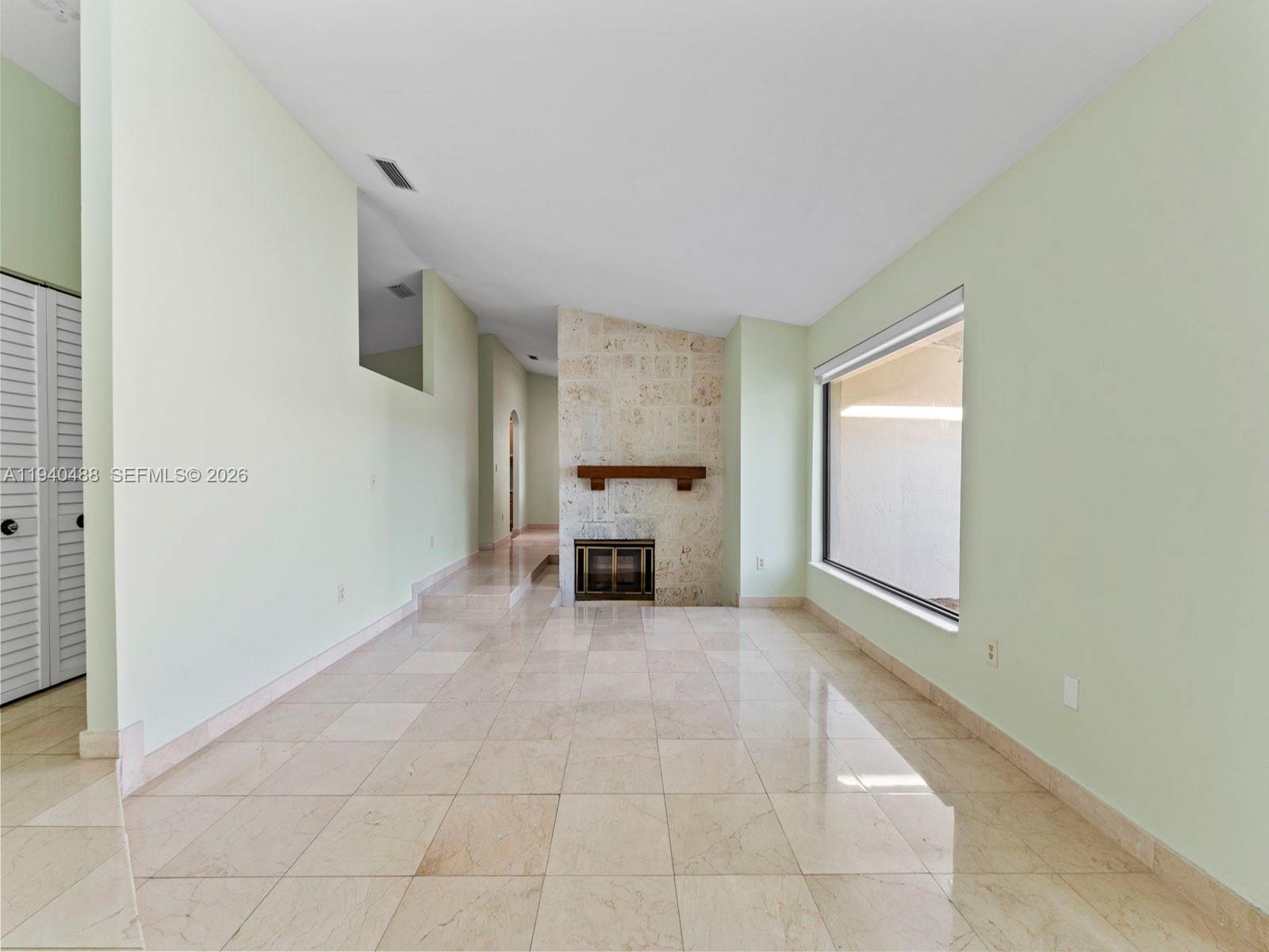 LINDGREN WEST - Residential