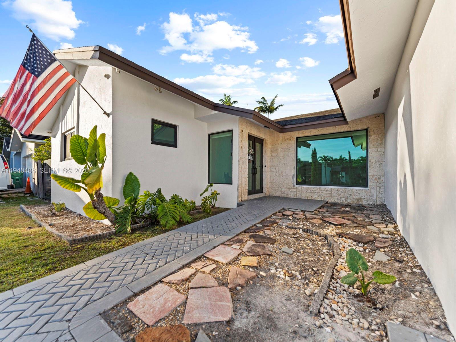 LINDGREN WEST - Residential