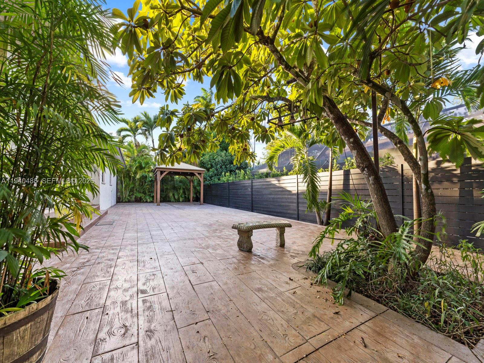 LINDGREN WEST - Residential