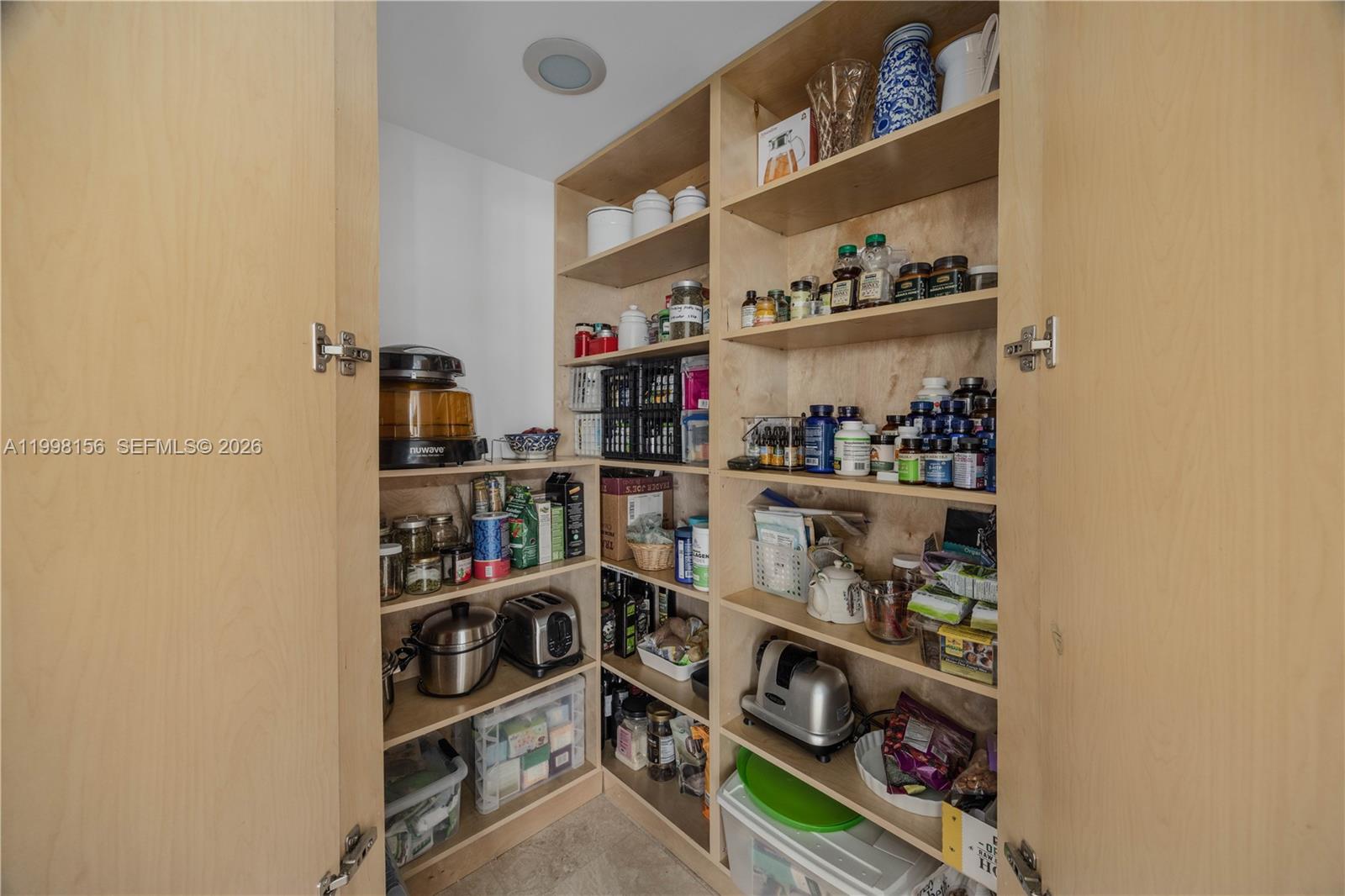 1000 ISL BLVD WILLIAMS IS - Residential