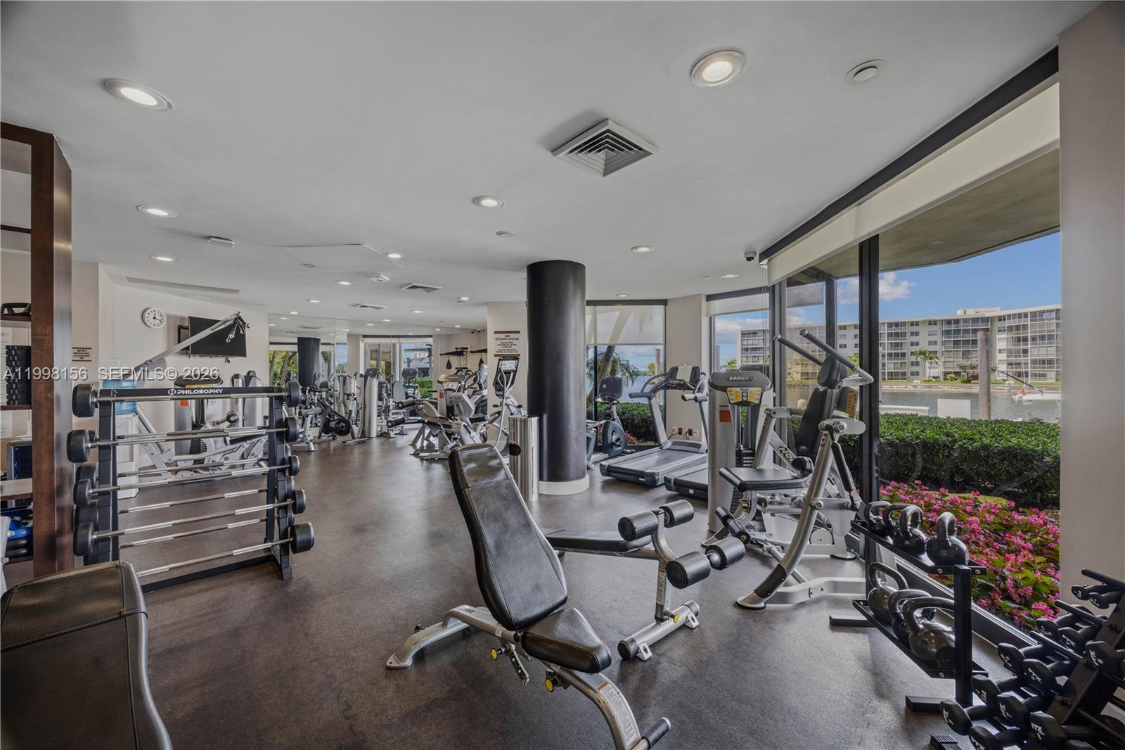 1000 ISL BLVD WILLIAMS IS - Residential