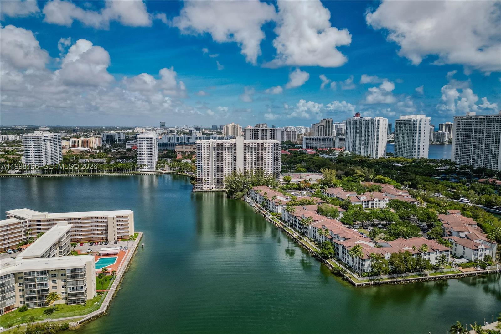 1000 ISL BLVD WILLIAMS IS - Residential