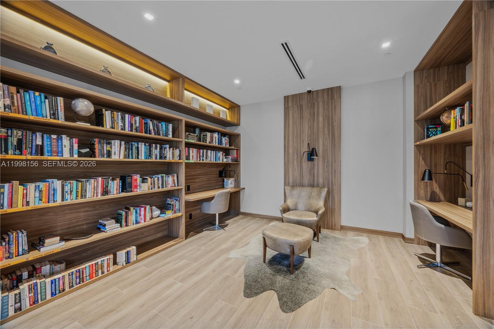 1000 ISL BLVD WILLIAMS IS - Residential