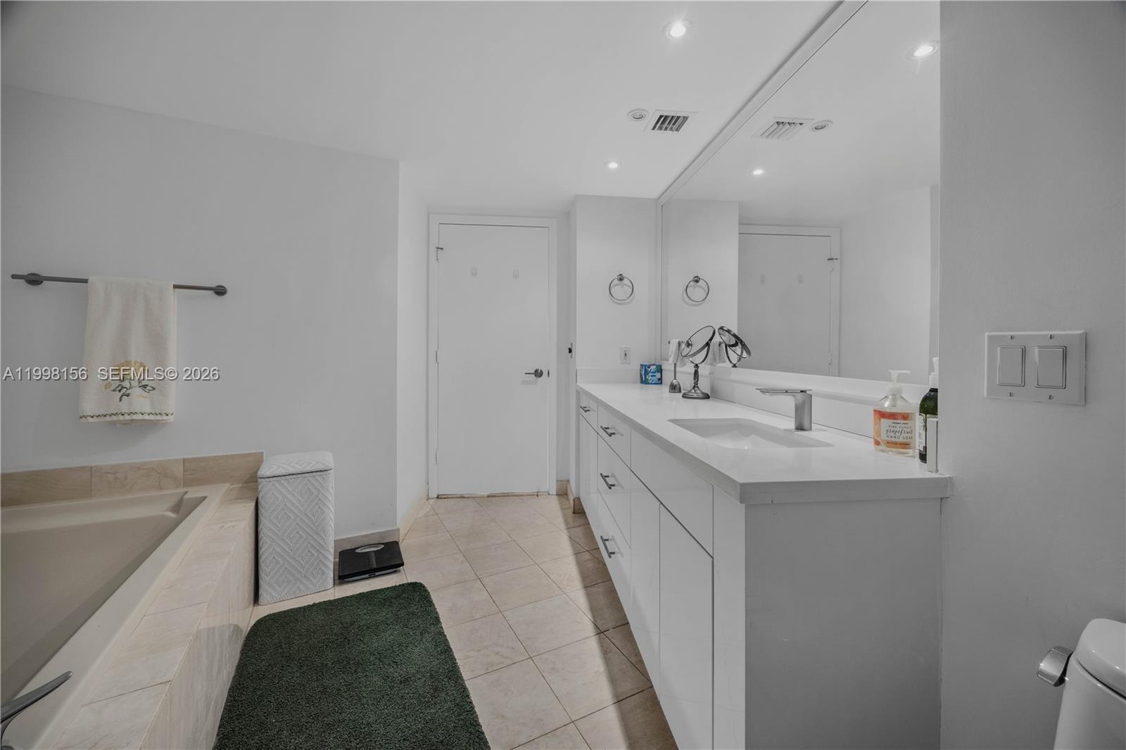 1000 ISL BLVD WILLIAMS IS - Residential