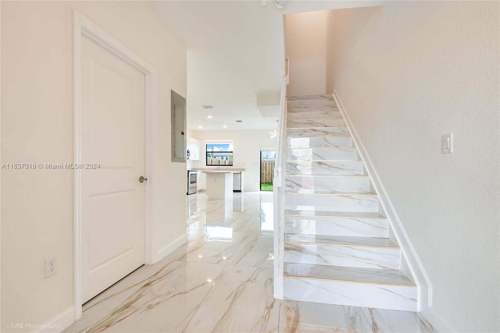 PINE ISLE - Residential