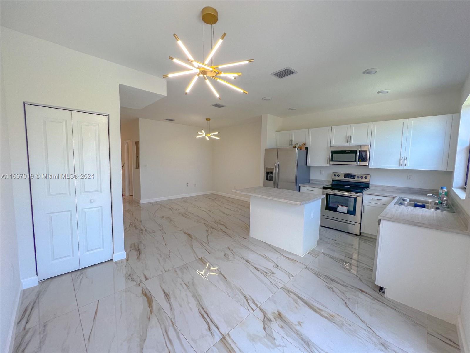 PINE ISLE - Residential