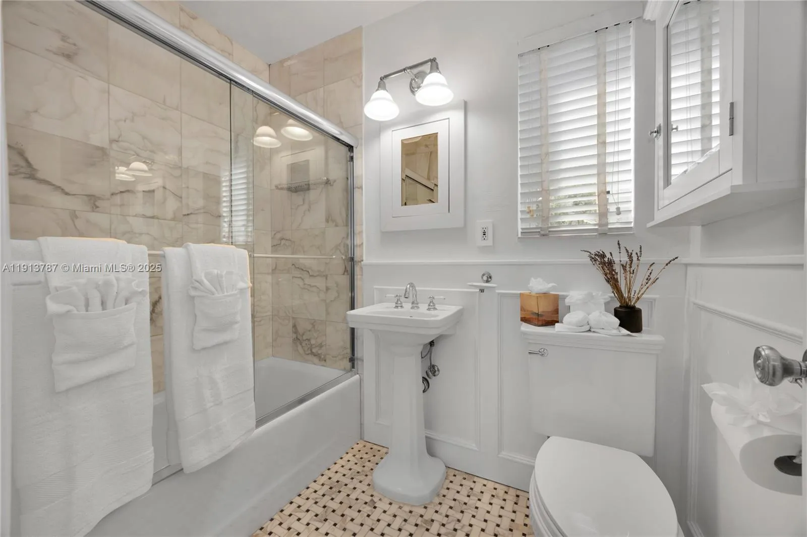 Miami Beach, Florida 33140, United States, 3 Bedrooms Bedrooms, ,3 BathroomsBathrooms,Residential,Active,243170