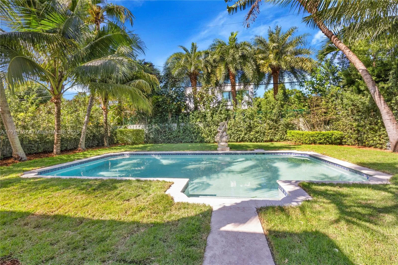 Miami Beach, Florida 33140, United States, 3 Bedrooms Bedrooms, ,3 BathroomsBathrooms,Residential,Active,243170