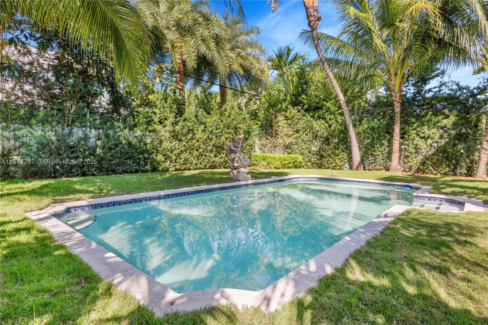 Miami Beach, Florida 33140, United States, 3 Bedrooms Bedrooms, ,3 BathroomsBathrooms,Residential,Active,243170