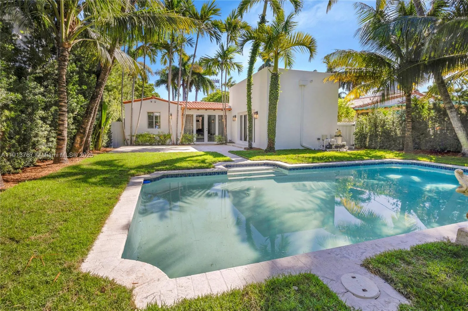 Miami Beach, Florida 33140, United States, 3 Bedrooms Bedrooms, ,3 BathroomsBathrooms,Residential,Active,243170