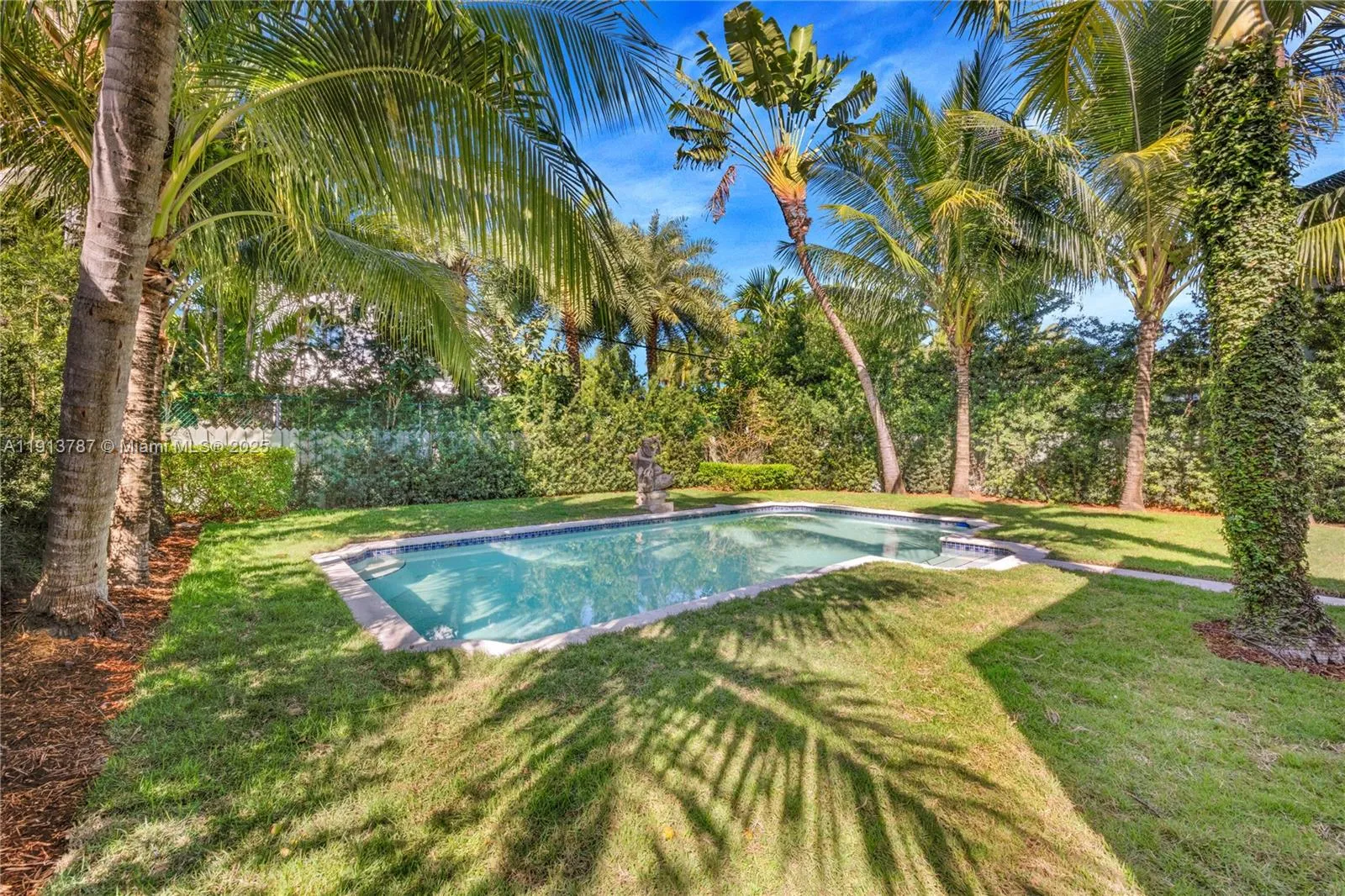 Miami Beach, Florida 33140, United States, 3 Bedrooms Bedrooms, ,3 BathroomsBathrooms,Residential,Active,243170