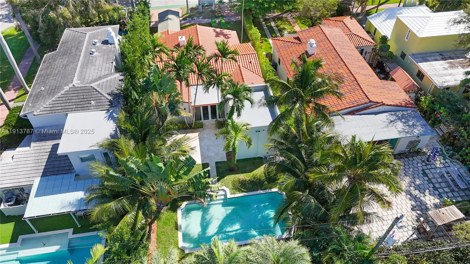 Miami Beach, Florida 33140, United States, 3 Bedrooms Bedrooms, ,3 BathroomsBathrooms,Residential,Active,243170