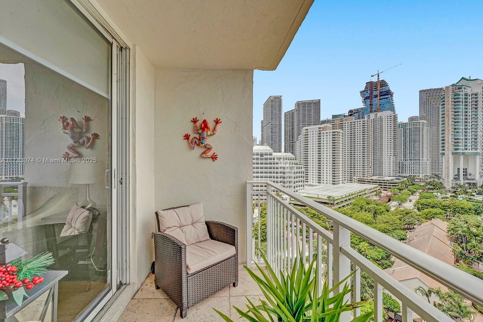 ISOLA CONDO - Residential