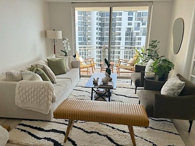 770 Claughton Island Dr 1703