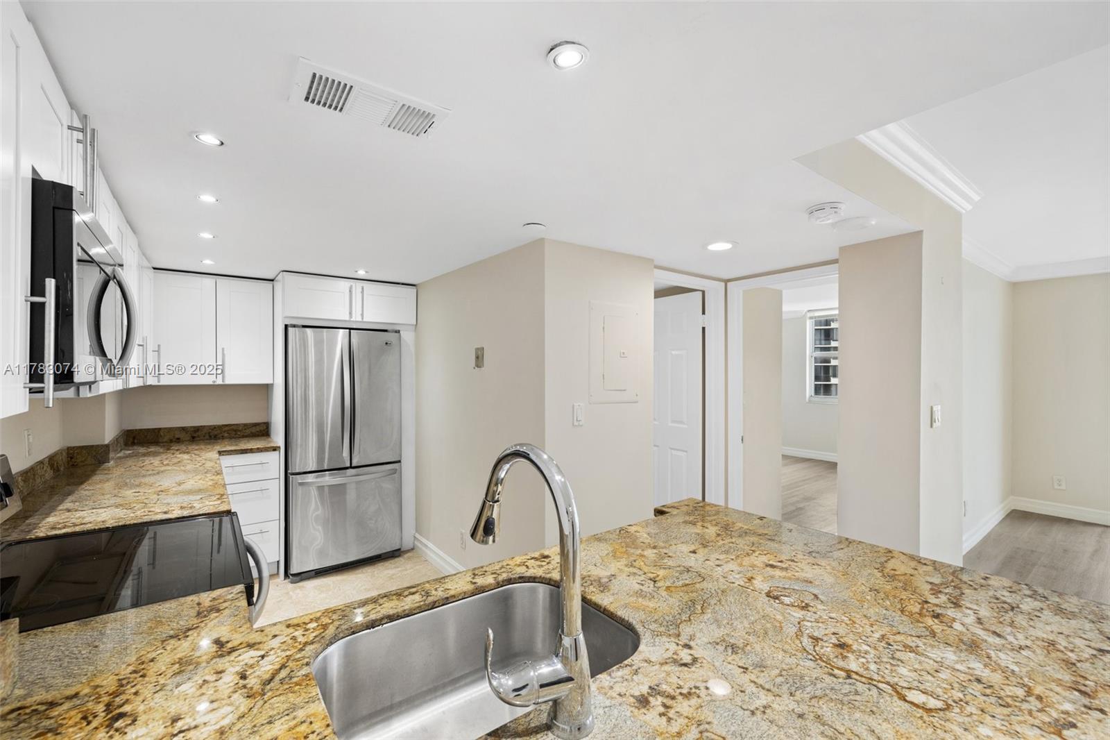 ISOLA CONDO - Residential