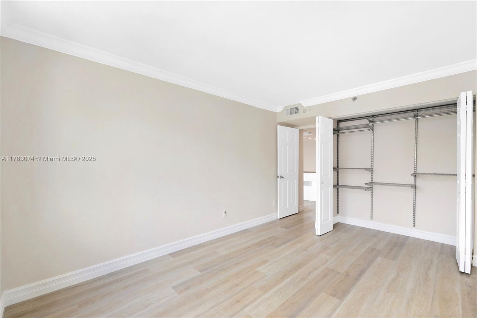 ISOLA CONDO - Residential