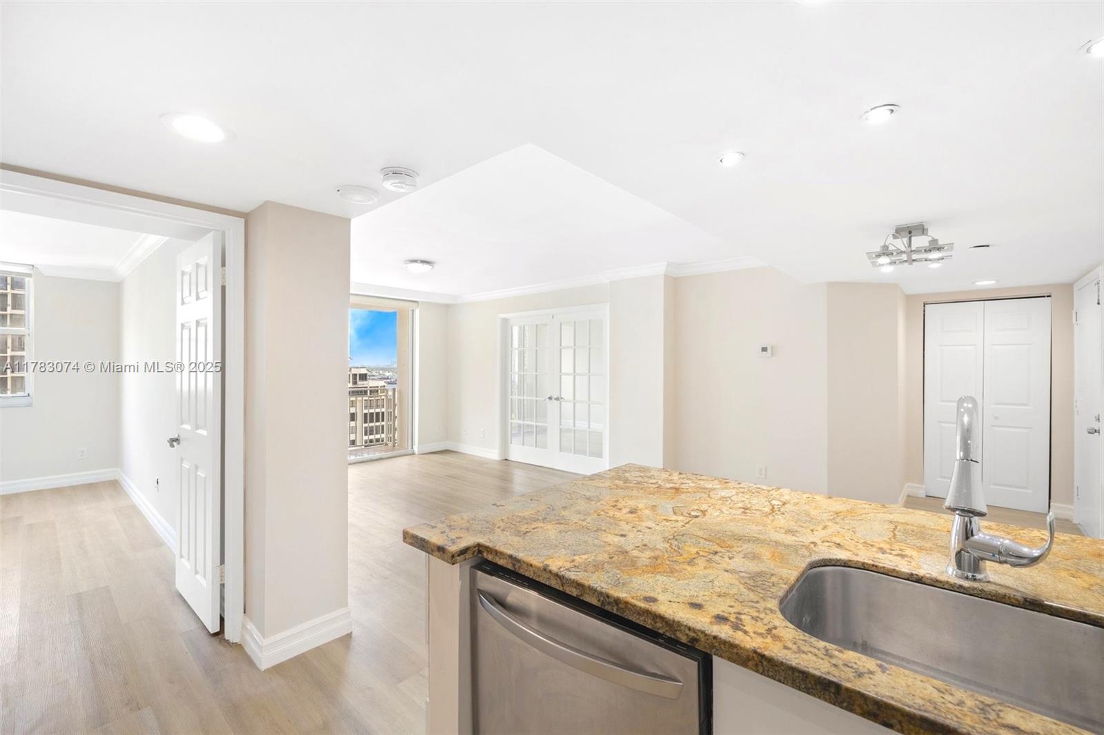 ISOLA CONDO - Residential