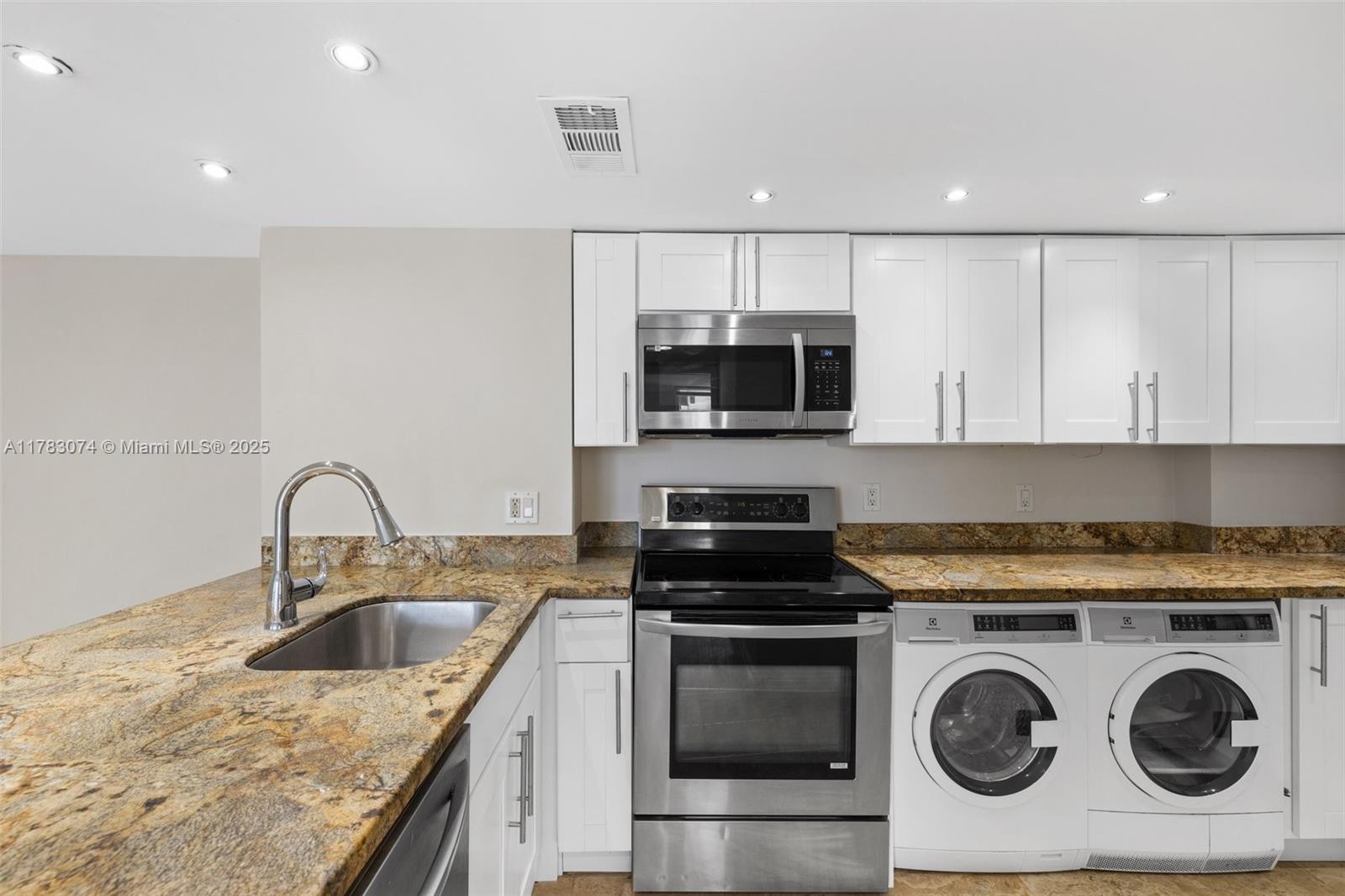 ISOLA CONDO - Residential