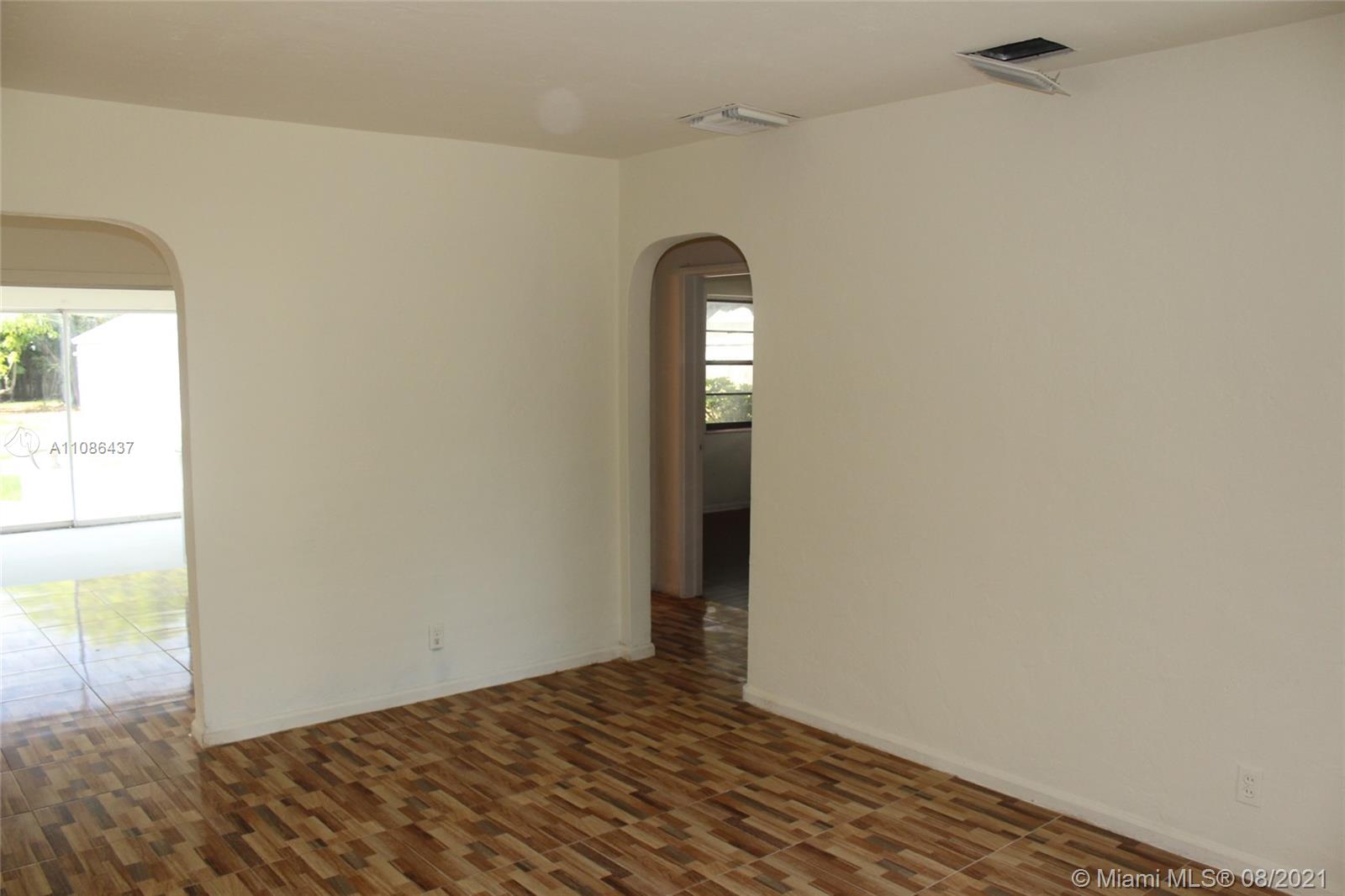 HOLLYWOOD LITTLE RANCHES - Residential