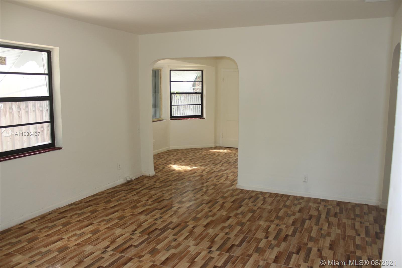 HOLLYWOOD LITTLE RANCHES - Residential