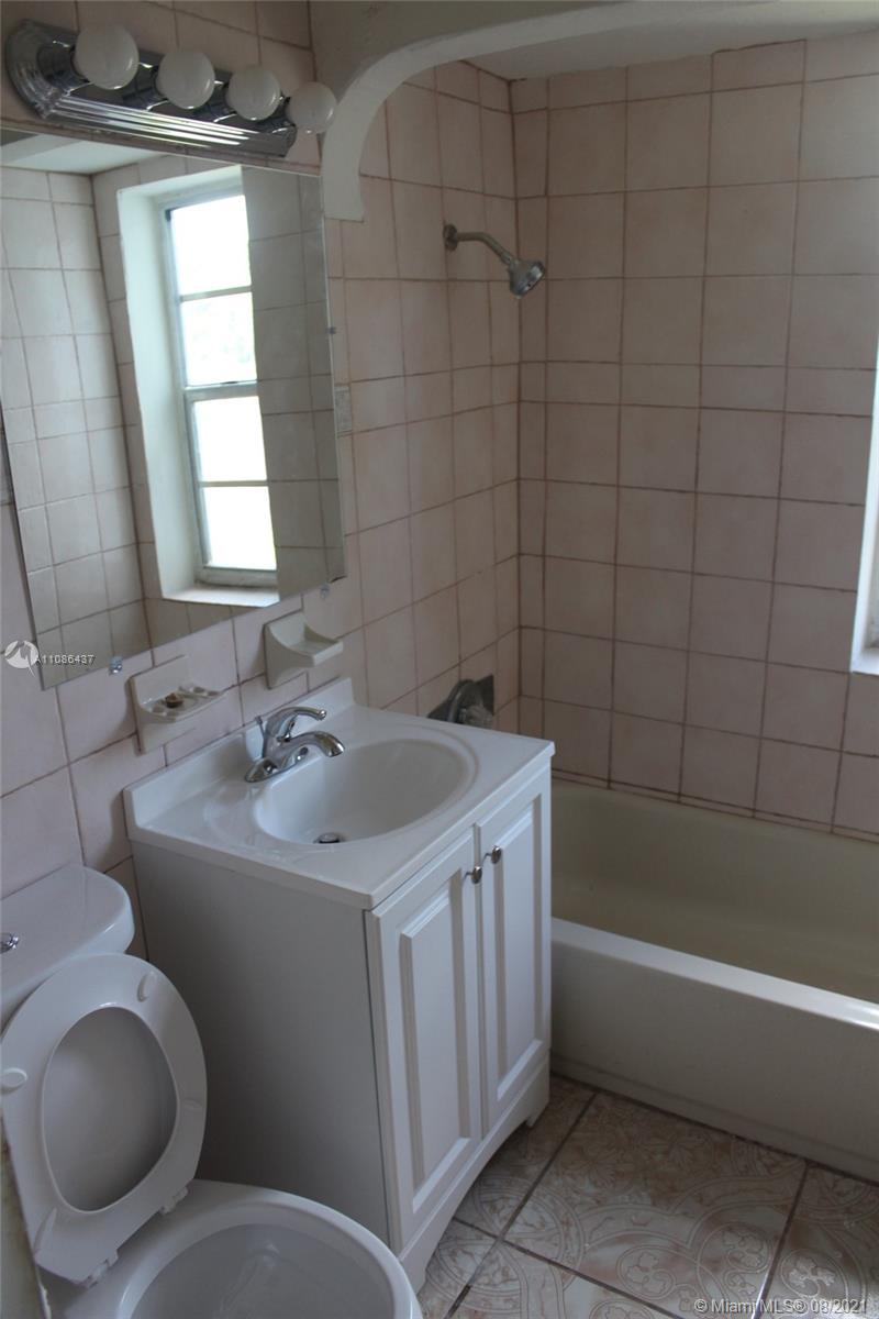 HOLLYWOOD LITTLE RANCHES - Residential