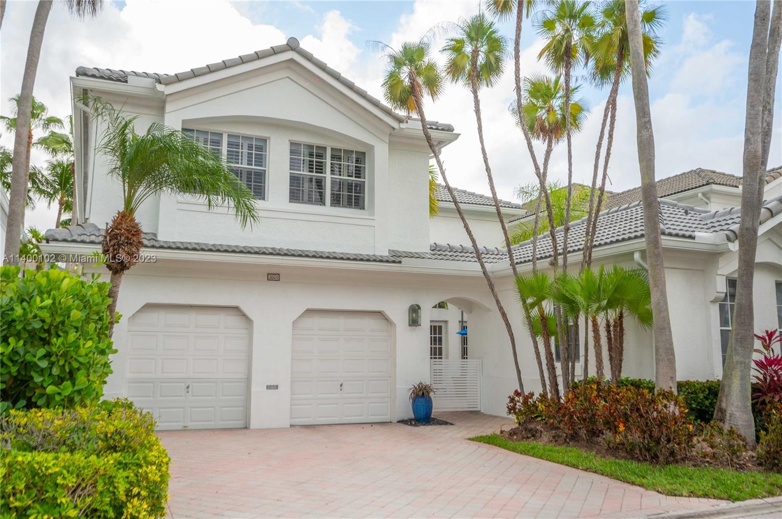 AVENTURA ESTATES - Residential