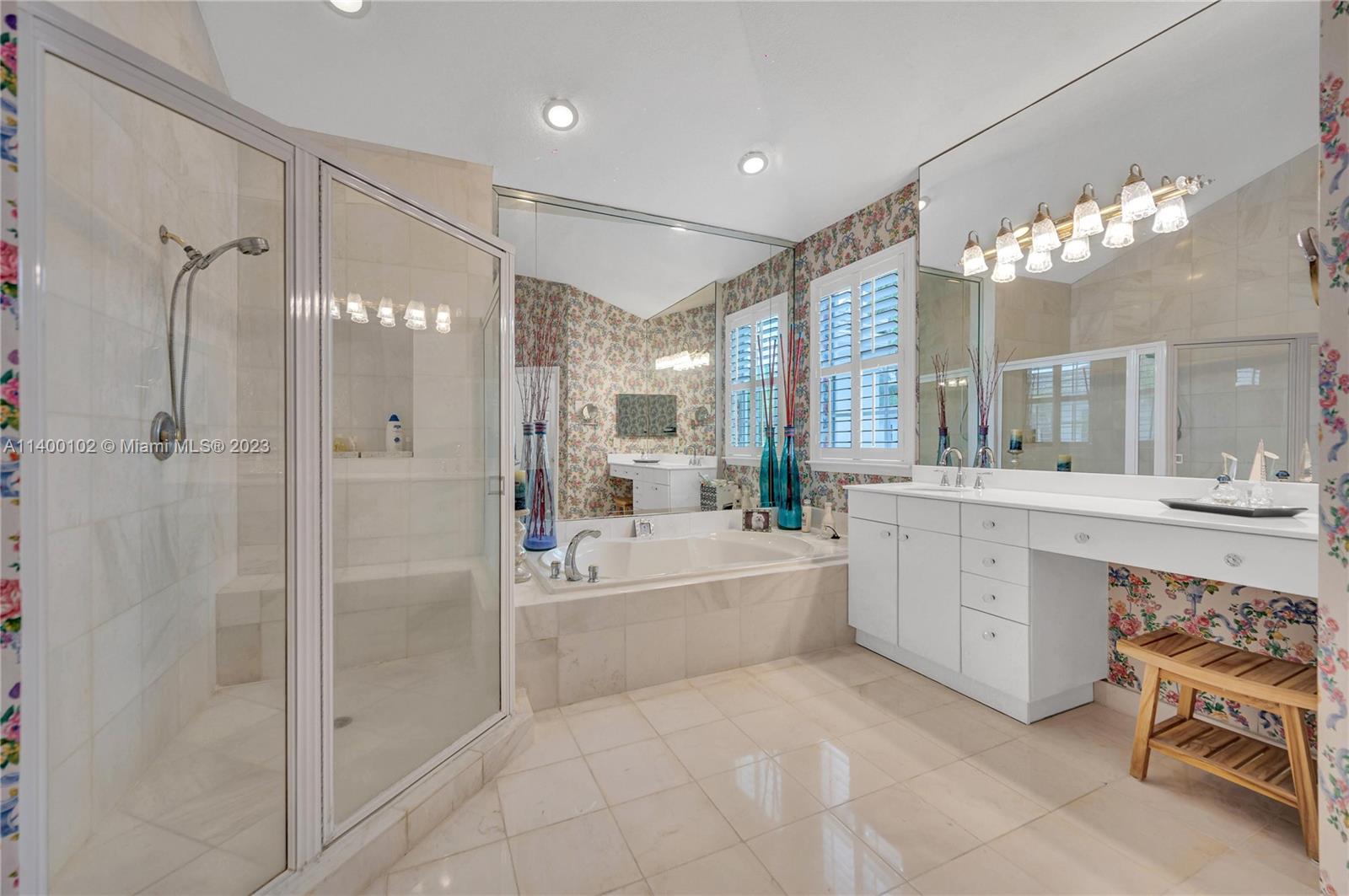 AVENTURA ESTATES - Residential