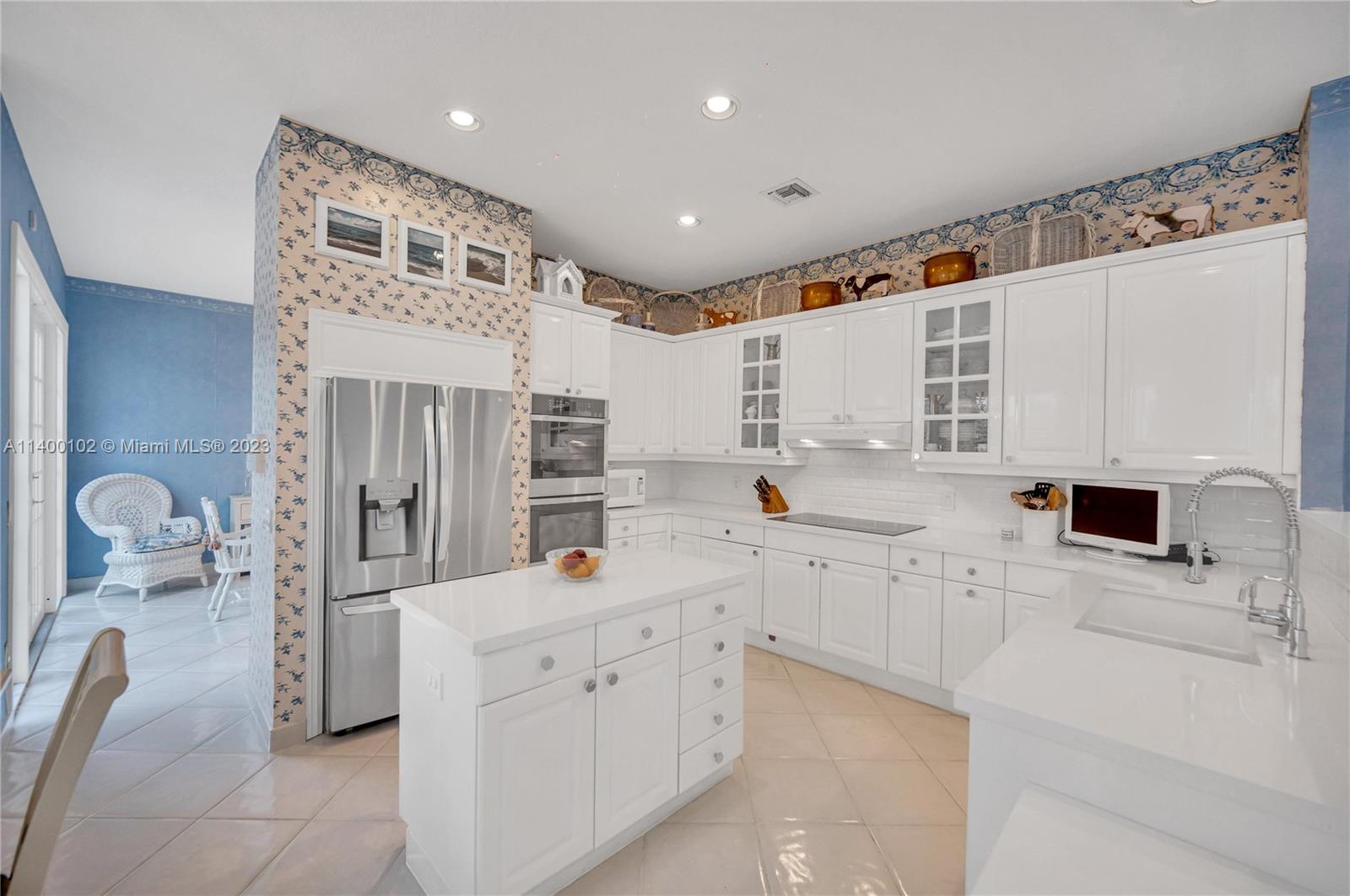 AVENTURA ESTATES - Residential