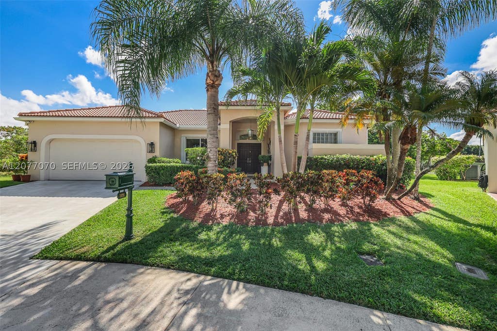 Photo of 1928 Water Ridge Dr, Weston, FL 33326 (MLS # A12077070)