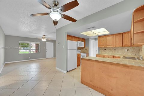 Single Family Residence in Deerfield Beach FL 951 48th Pl 6.jpg
