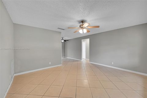 Single Family Residence in Deerfield Beach FL 951 48th Pl 3.jpg