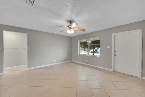 Single Family Residence in Deerfield Beach FL 951 48th Pl 4.jpg