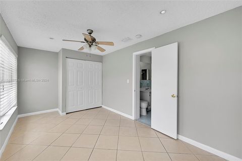 Single Family Residence in Deerfield Beach FL 951 48th Pl 16.jpg