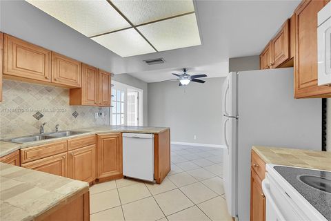 Single Family Residence in Deerfield Beach FL 951 48th Pl 8.jpg