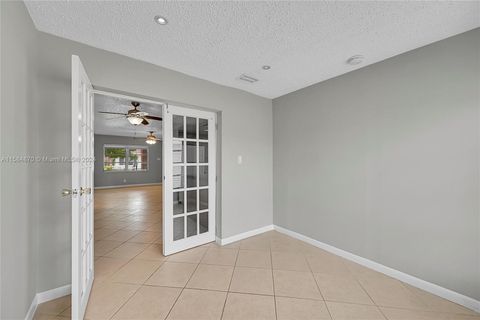 Single Family Residence in Deerfield Beach FL 951 48th Pl 12.jpg