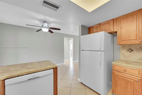 Single Family Residence in Deerfield Beach FL 951 48th Pl 9.jpg