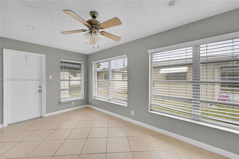 Single Family Residence in Deerfield Beach FL 951 48th Pl 17.jpg