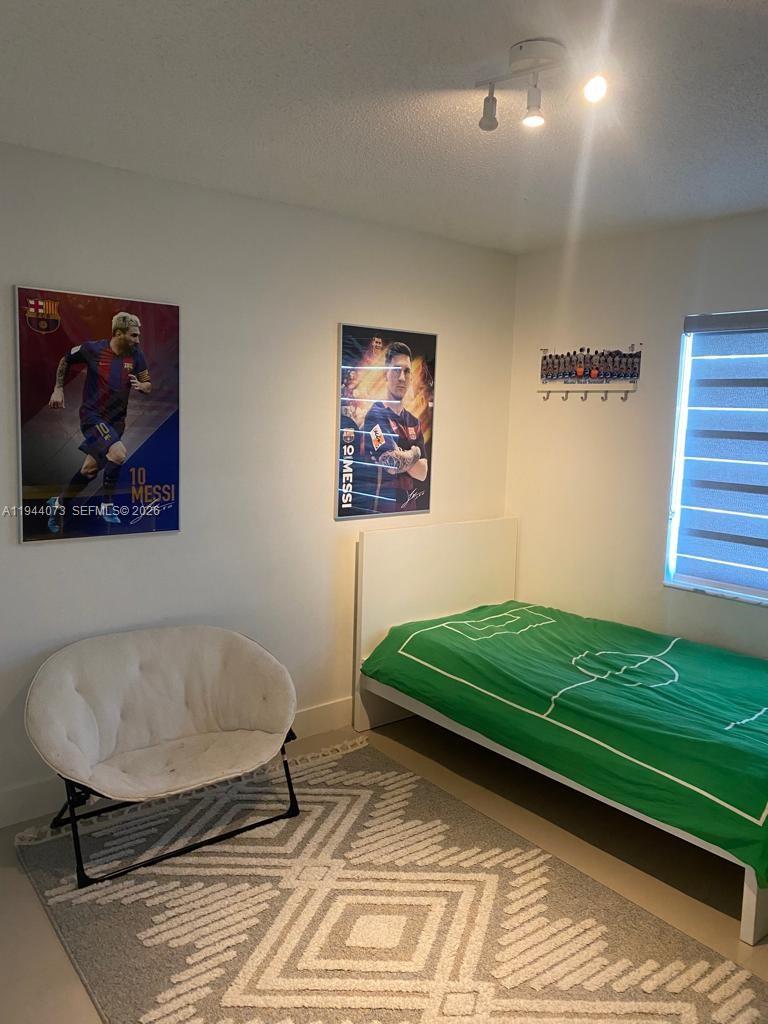 LAKES OF THE MEADOW-MEADO - Residential Lease