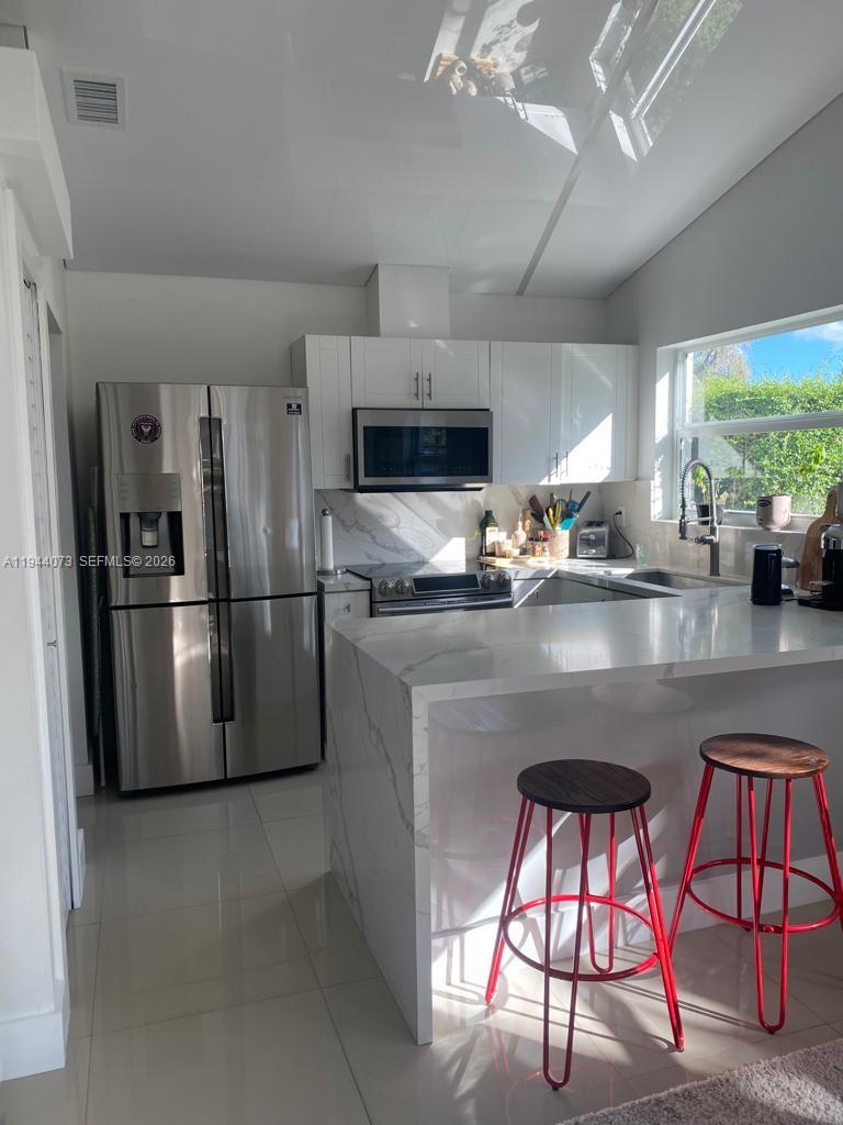 LAKES OF THE MEADOW-MEADO - Residential Lease