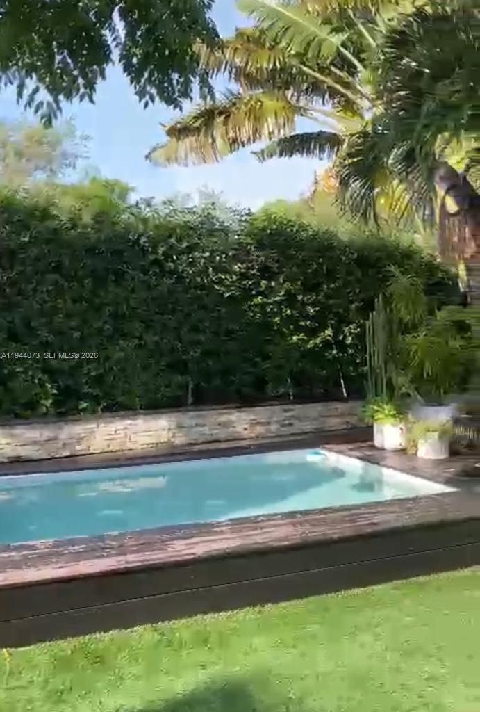 LAKES OF THE MEADOW-MEADO - Residential Lease