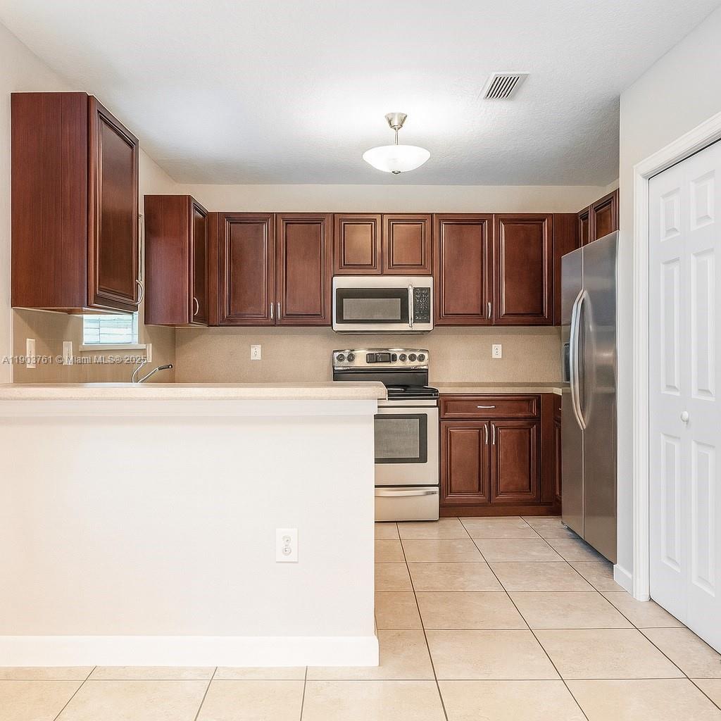 KEYS GARDEN - Residential Lease