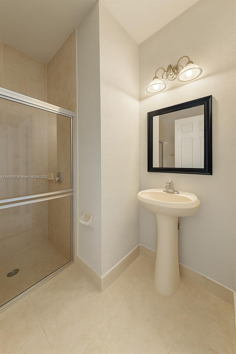 KEYS GARDEN - Residential Lease