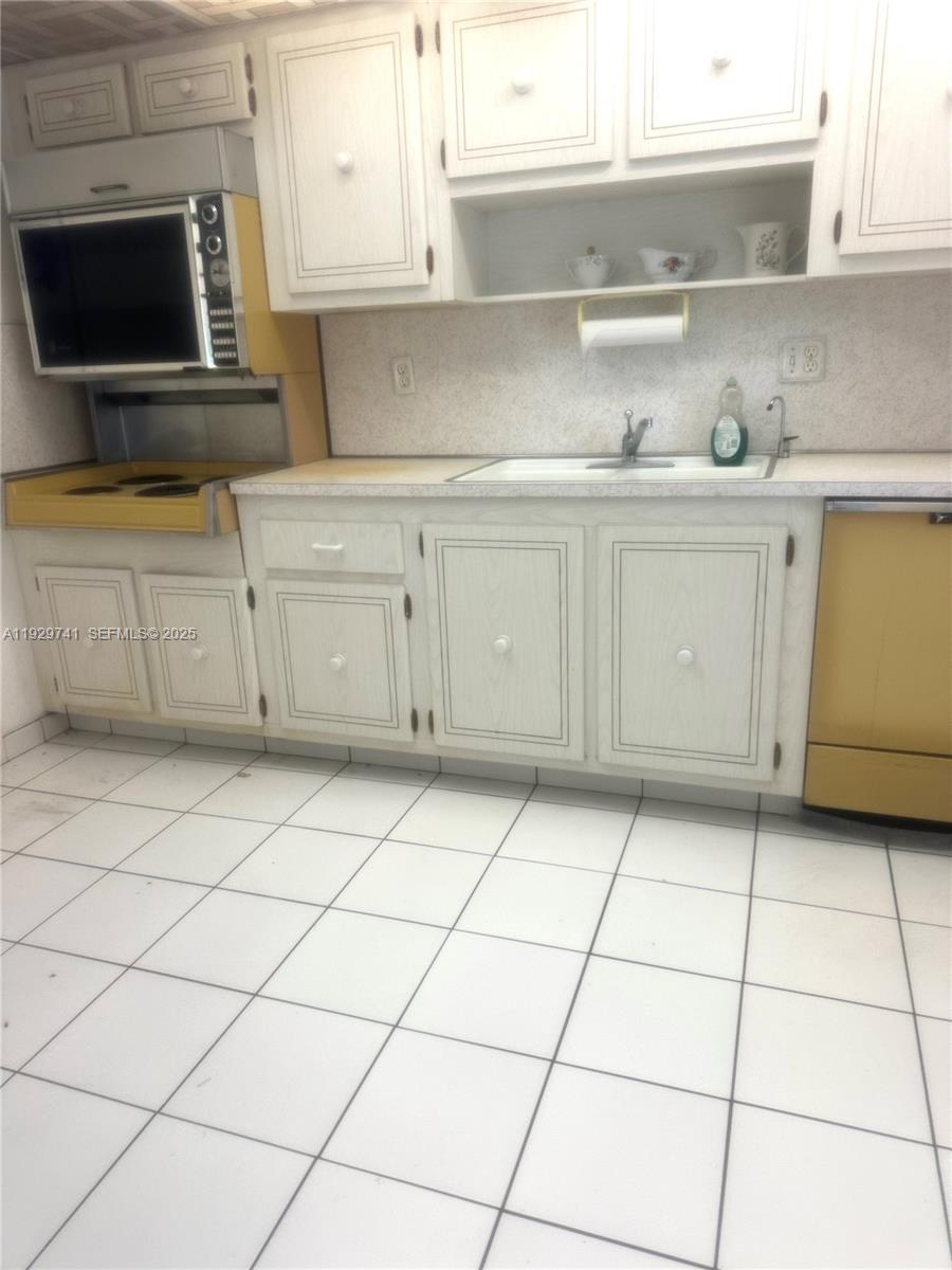 FAIRWAYS RIVIERA NORTH CO - Residential